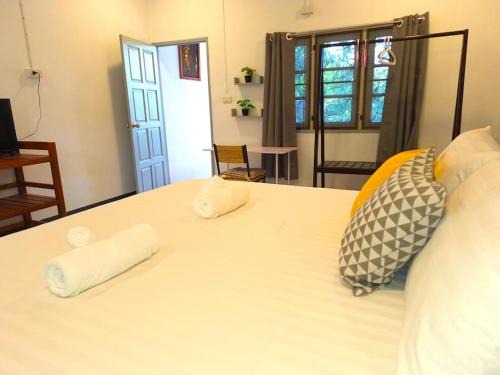 Haad Yao Ski Chalet | Garden Home 6