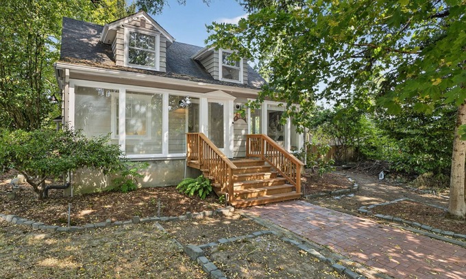 Garden Home-Whitford House | Garden Home Garden, Near a Golf Course