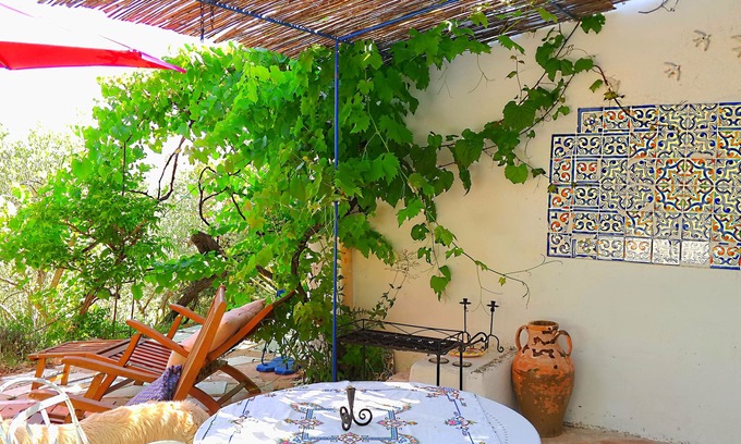 Callas Apartment | Garden level in an artist's house