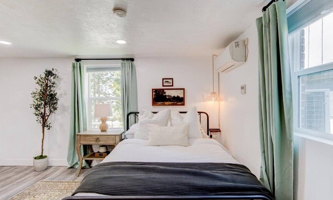 East Central Apartment | Garden level studio apt ⊹city views⊹ near U of U