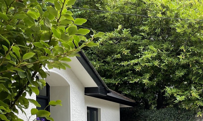 Scalpwilliam Cabin | Garden Mews on historic five acre estate
