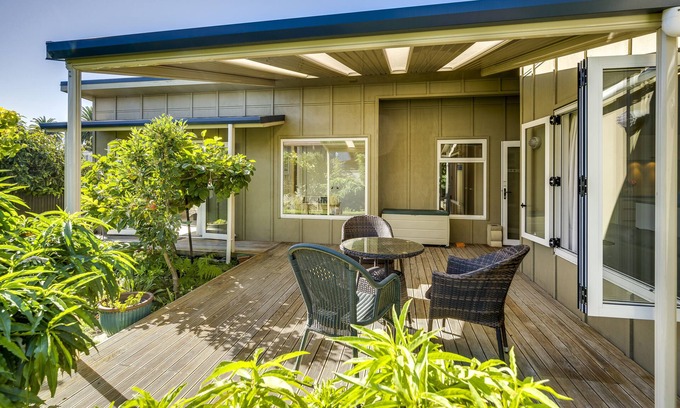 Marewa House | Garden Retreat - Napier Holiday Home