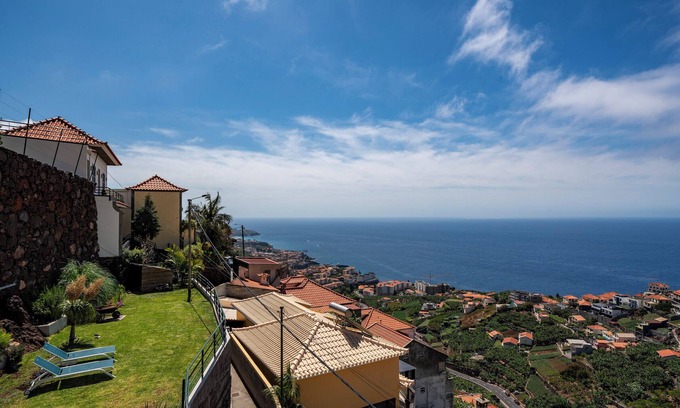 Camara de Lobos House | Garden, sea view and barbecue, Casa das Maravilhas