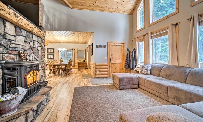 Garden Valley House | Garden Valley Cabin with Loft and Large Deck!