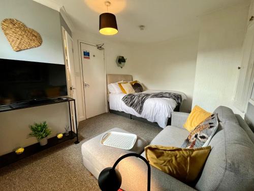 Hereford House | Garden View Cedar House Room 7
