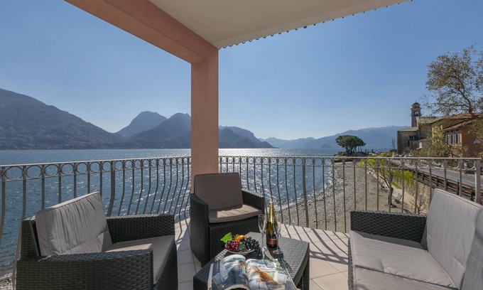 Santa Maria - Rezzonico Apartment | Garibaldi Lake View 3, San Siro, Italy