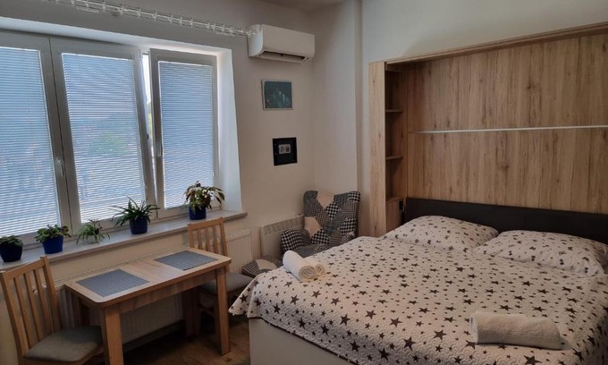 Decin Apartment | Garsoniera DUKLA 289