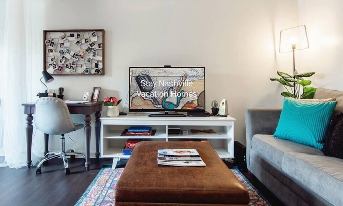 Melrose Condo | Garth - The Dance - Free Parking