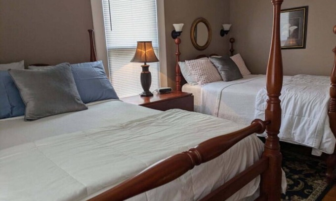 Lancaster House | Gate House (2 Doubles - 2nd Floor)