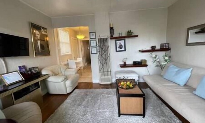 Oakland House | Gated cottage*self ck-in*fast WiFi*free parking