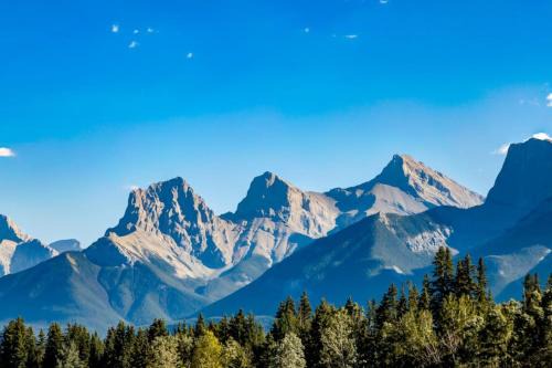 Harvie Heights House | Gateway Suites Near Canmore and Banff