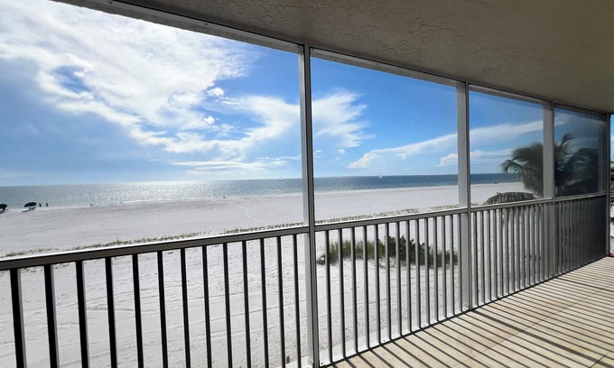 Fort Myers Beach Condo | Gateway Villas 297-Beachy & Bright Gateway Villas SeaSide 2 bedroom | 2 bath Sleeps 6/8