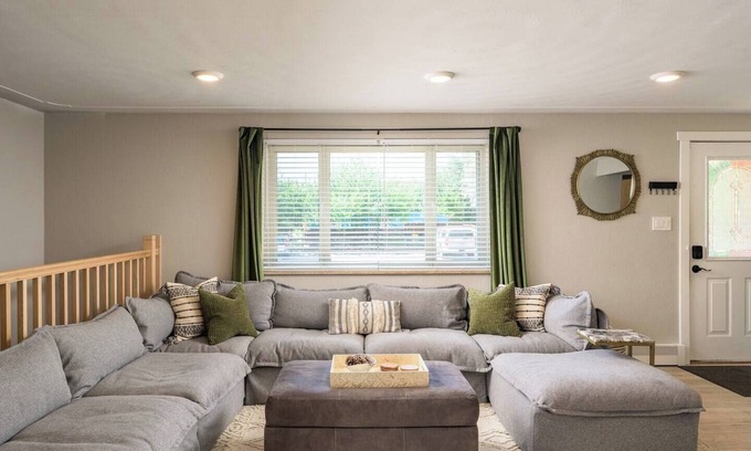 Berkley House | Gather|Recharge|CentralLocation|FullAmenities|LargeGroupsWelcome|QuietNeighborhood