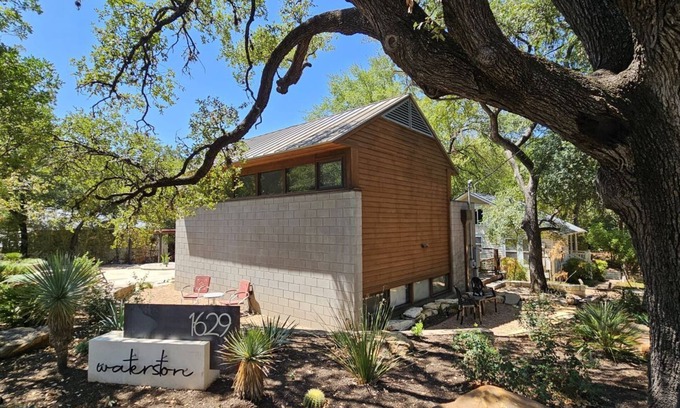 Clarksville House | Gay Friendly Modern Guest House - Great Location - Pool and Hot Tub