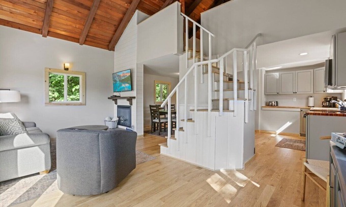 Rockbridge Cottage | Gayles - Lakeview Cottage