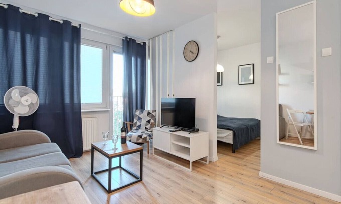 Srodmiescie Apartment | Gdynia Seaside Apartment - Balcony, Workspace, Bus - by Rentujemy
