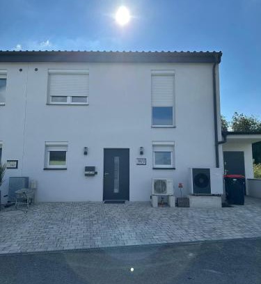 Wilfersdorf House | Gemütliche Doppelhaushälfte mit Garten, Terrasse Ruhige Lage in Hobersdorf