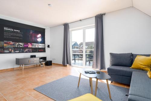 Niederzwehren Apartment | Gemütliches Heimkino mit Balkon & Beamer