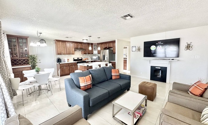 Chinatown House | Gem suite in China Town