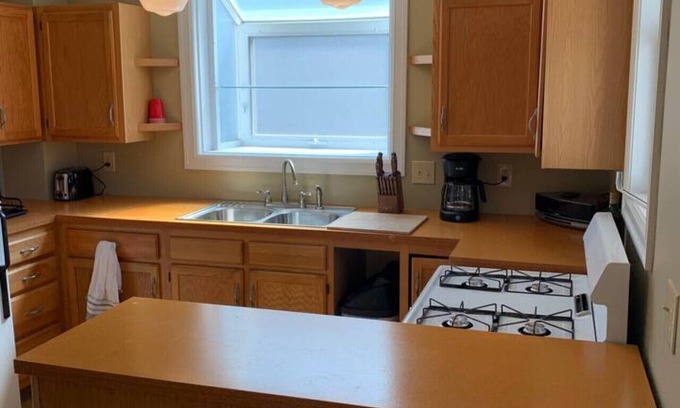 Geneva Apartment | Geneva Apartment near College 2 bedroom