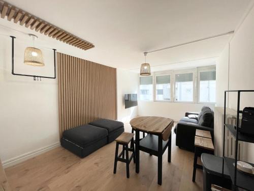 Gaillard Apartment | Geneva Modern Motel