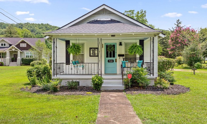 Hixson House | Genevieve's Cottage! Totally Renovated with all the Charm!