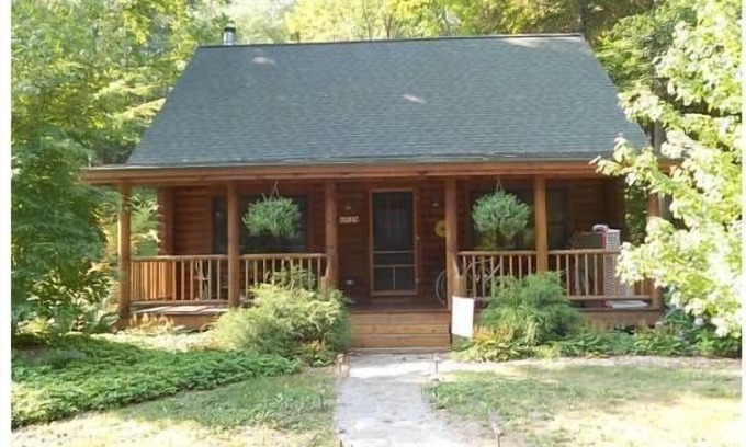 Saugatuck Cabin | Genuine log cabin in Saugatuck area Goshorn Lake in Hidden Dunes Community