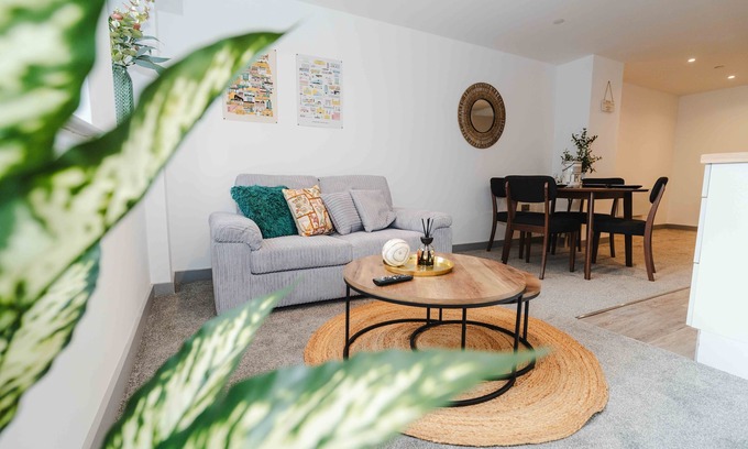 Hull Old Town Apartment | George House Modern Apartments by VICHY