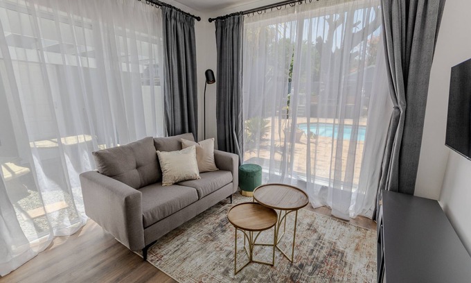 George Central House | George Lodge International