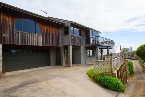 New Plymouth House | Georges New Plymouth Central