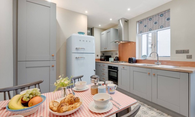 Porthcawl House | Ger y Mor - Two Bedroom House, Sleeps 4