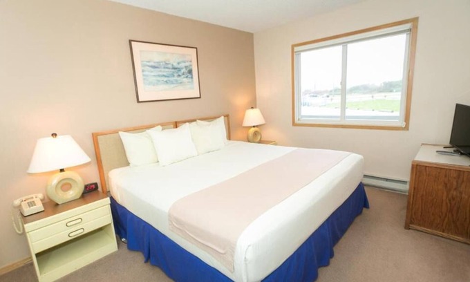 Ocean Shores Other | Get Away and Get Wet! Free Parking, w/ Pool