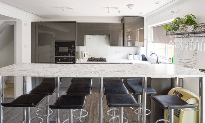 Peacehaven House | Get Away Home With Hot Tub Sleeps 6