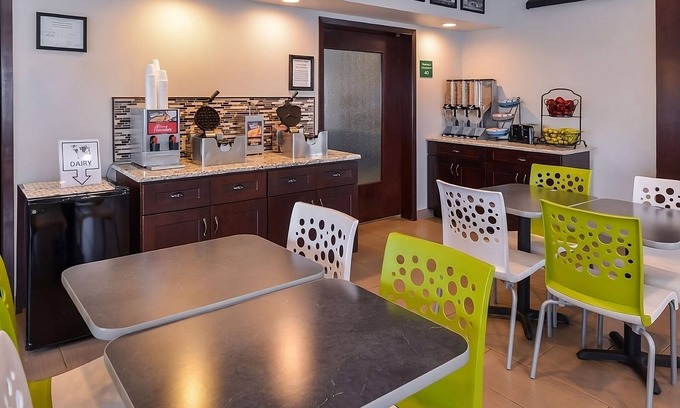 Tri-Cities Resort | Get Ready for Adventure! Located in the Heart of Kennewick! Free Breakfast!