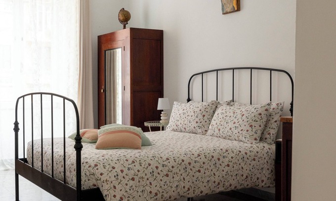 Celio Apartment | Get the local feel in a nice and safe neighborhood in the heart of Rome!