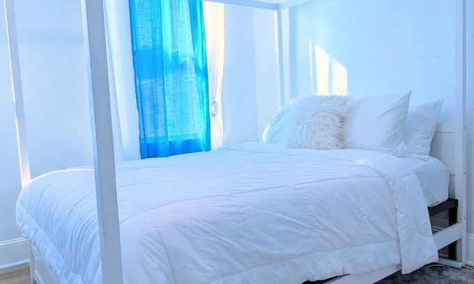 North Philadelphia West House | Getaway 2bed 1 bath minutes from art museum , Philly zoo Temple and Downtown