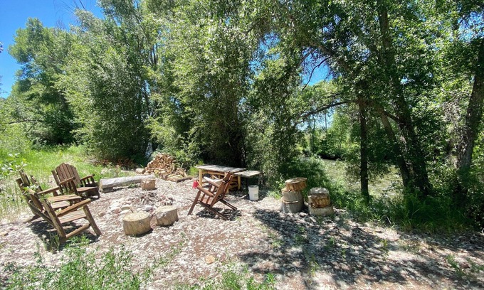 Almont House | Getaway in the Gunnison Valley @ 10 X Ranch Home, Ski CB &/or Monarch!