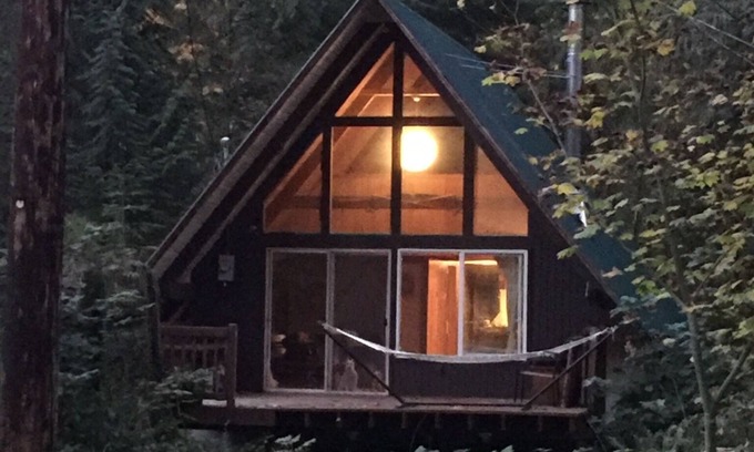 Skykomish Cabin | GetAWay Ski Cabin 13 miles to Stevens Pass, HOT TUB!