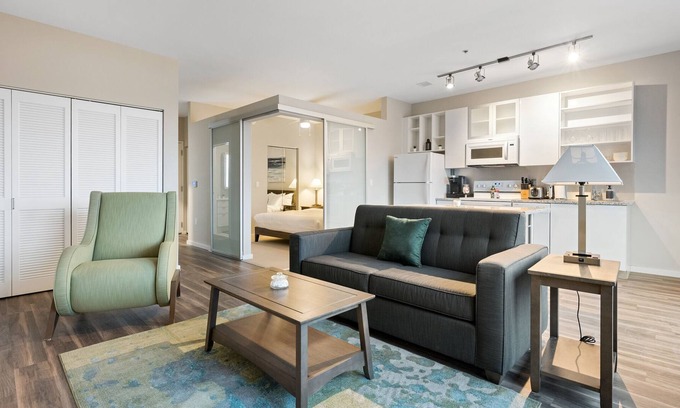 Crossroads Arts District Condo | Getaway to Serene Oasis Near Kauffman Stadium 349