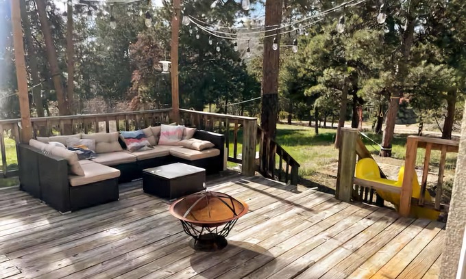 Larkspur House | Getaway to the woods SLEEPS 12 For the whole family in Larkspur, CO!