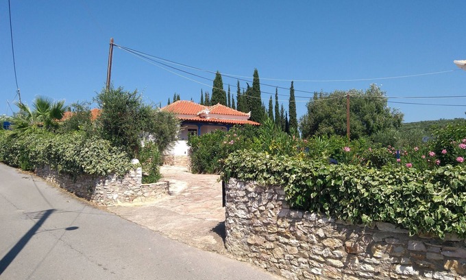 Kompi House | Giannis House near the beach Peroulia