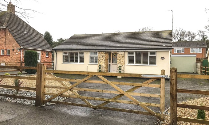 Woodhall Spa Cottage | GIGGLING GOOSE COTTAGE, pet friendly, with open fire in Woodhall Spa