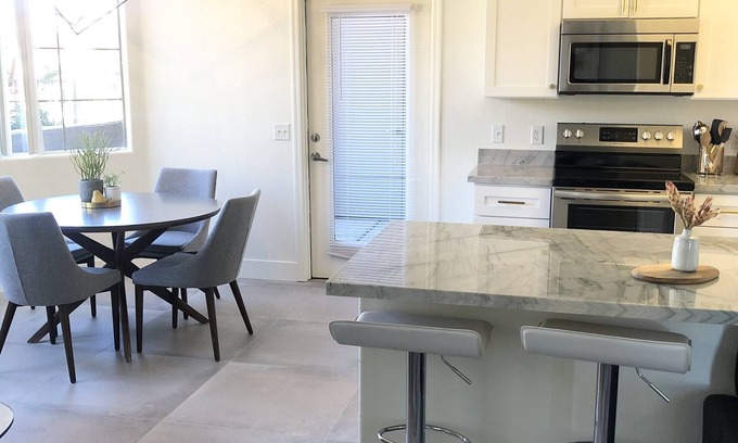 Gilbert Condo | Gilbert/Mesa 2 Bedroom Condo, right next to heated pool!