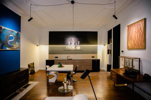 Feronstree et Hors-Chateau Apartment | GITADIN - Deluxe Suite Valens - Historical Center