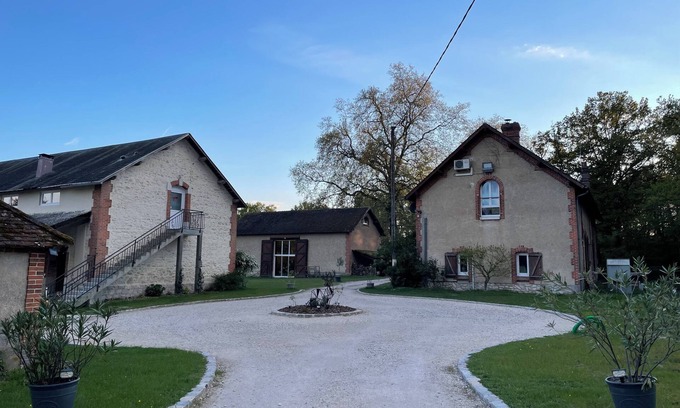 Lorris Apartment | Gîte 2 to 4 pers. Heart of Orleans forest & SPA HAMMAM wellness area