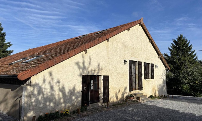 Bransat Cottage | Gîte Barbery in Bransat - Rustic Charm and Comfort for 4 People