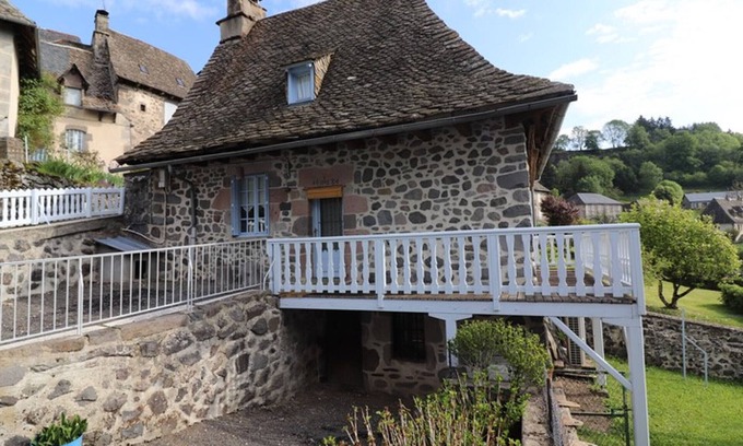 Carlat Cottage | Gite Carlat, 2 bedrooms, 4 persons