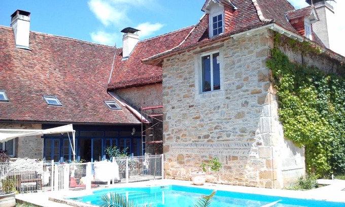 Bastanes House | Gite de 6 à 14 pers avec Piscine-Jacuzzi- Salle des fêtes