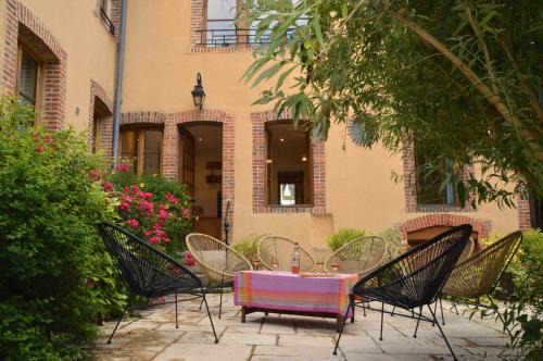 Aubigny-sur-Nere House | Gite de charme, automne en Sologne, séjour en famille, contes, jeux, balade nature en forêt & détente, centre Aubigny