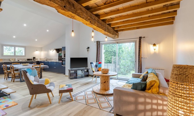 Les Salles-De-Castillon House | Gîte de Lamour – Charm, Private Garden and Welcoming Stay in the Heart of Saint-Émilion